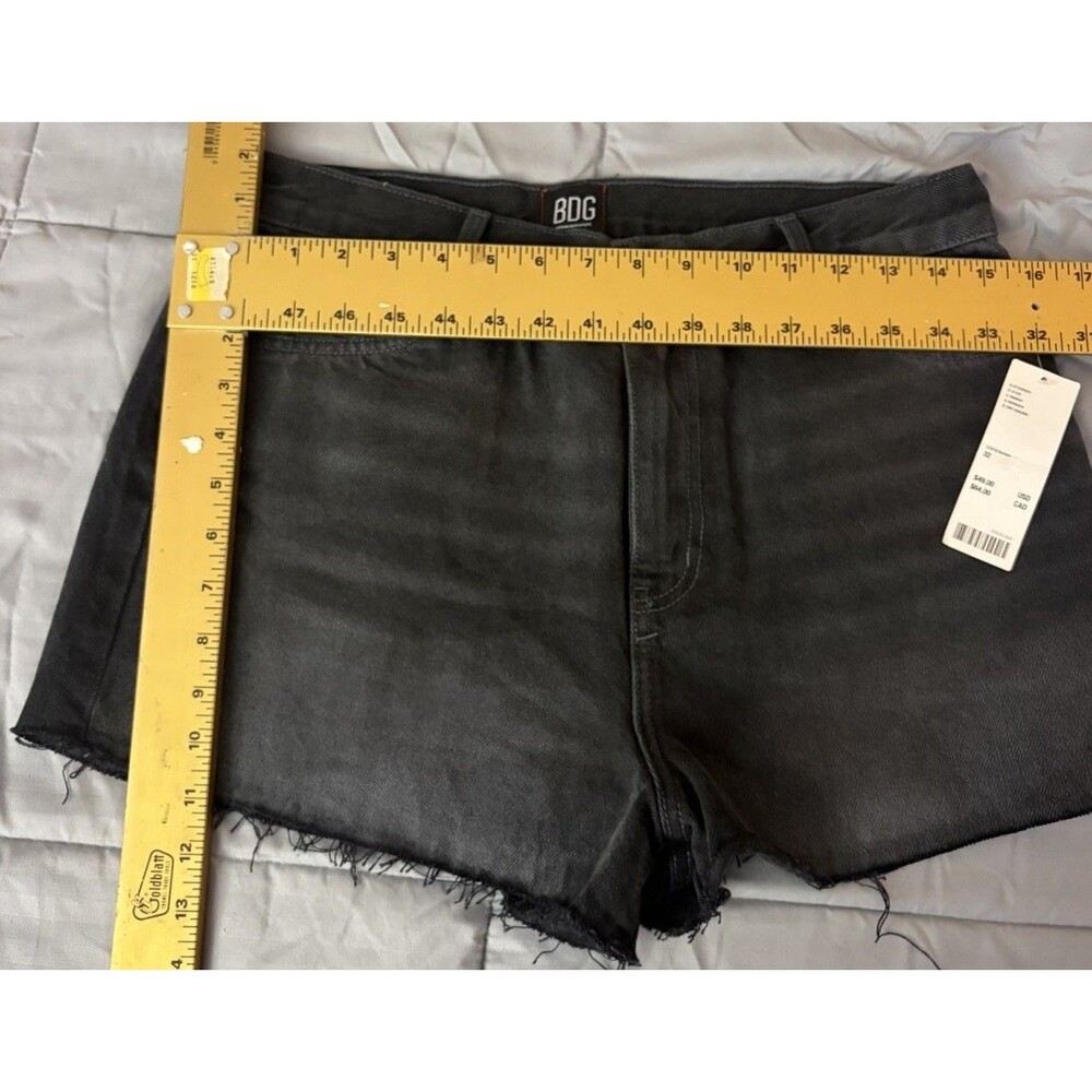 BDG Urban Outfitters Women's Denim Shorts Size 32 Black High Rise Cutoff NWT - Picture 4 of 6